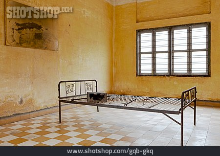 
                Gefängniszelle, Bettgestell, Tuol-sleng-genozid-museum                   