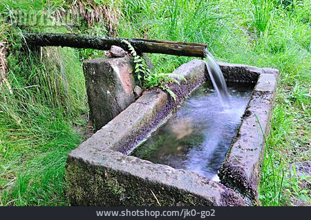 
                Brunnen, Tränke, Wasserquelle                   