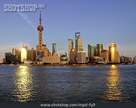 
                Skyline, China, Shanghai, Huangpu, Pudong                   
