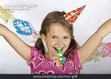 
                Mädchen, Feier & Fest, Kindergeburtstag, Geburtstagskind                   