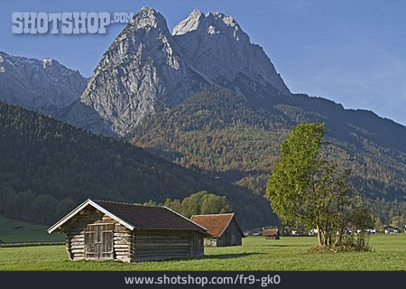 
                Wettersteingebirge, Holzhütte                   