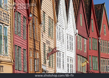 
                Häuserzeile, Bergen, Bryggen, Hanseatische Baukunst                   