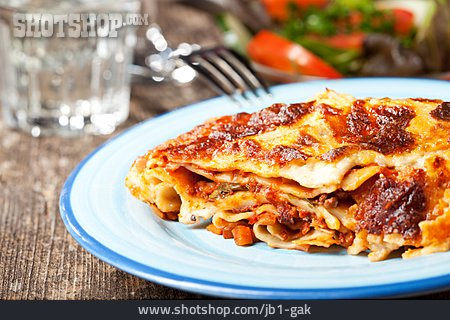
                Italienische Küche, Lasagne, Tellergericht                   