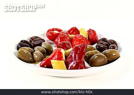 
                Oliven, Antipasti, Gefüllte Peperoni                   