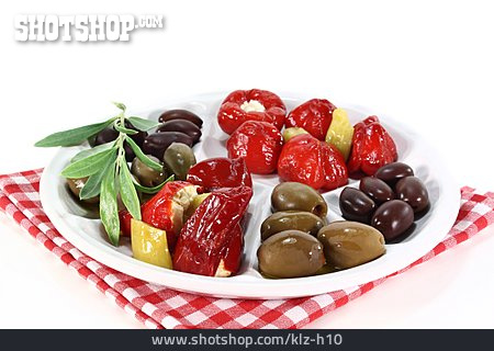 
                Oliven, Antipasti, Gefüllte Peperoni                   