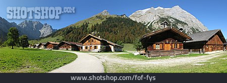 
                Alpen, Karwendel, Almhütte                   