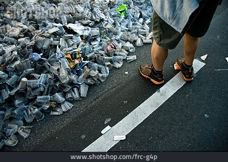 
                Müll, Plastikbecher, Müllberg, Müllentsorgung, Straßenreinigung                   