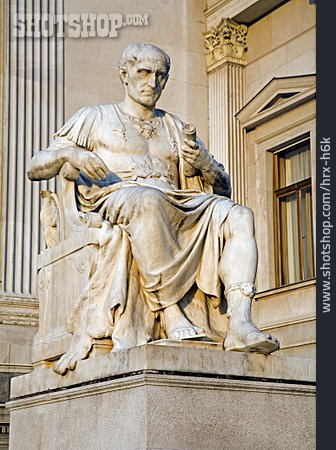 
                Statue, Julius Caesar                   