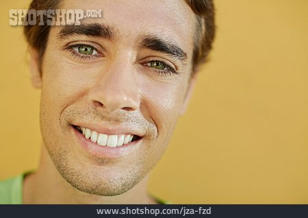 
                Portrait, Junger Mann, Lächeln                   
