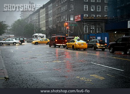 
                Städtisches Leben, Regen, New York City                   