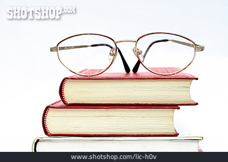 
                Lesebrille, Bücherstapel                   