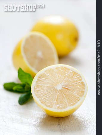 
                Zitronenhälfte, Zitrone                   