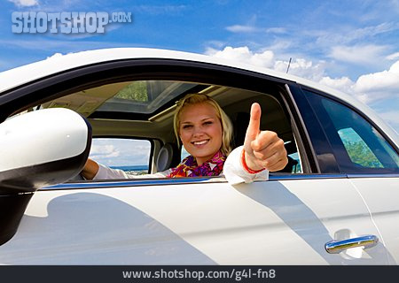 
                Autofahrerin, Führerscheinneuling, Führerscheinprüfung                   