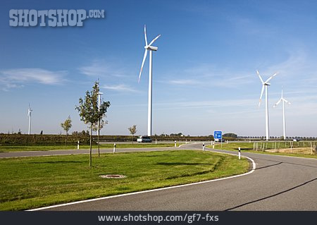 
                Windrad, Windkraftanlage, Infrastruktur, Autobahnauffahrt, A 20                   