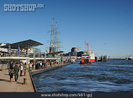 
                Hamburg, Landungsbrücken, Hamburger Hafen                   