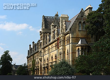
                Villa, Oxford                   