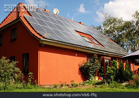 
                Wohnhaus, Photovoltaik, Solaranlage                   