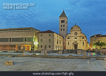 
                Archäologie, Zadar, Forum                   