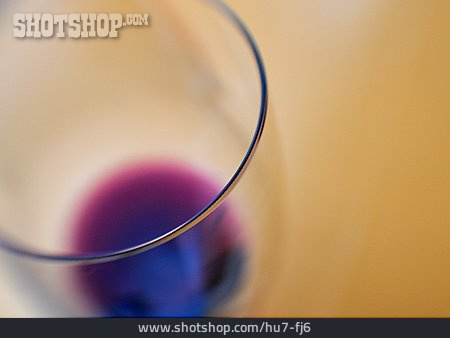 
                Leer, Weinglas, Rotwein                   