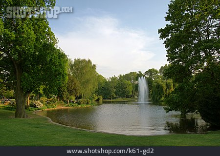 
                Teich, Stadtpark, Wiesbaden                   