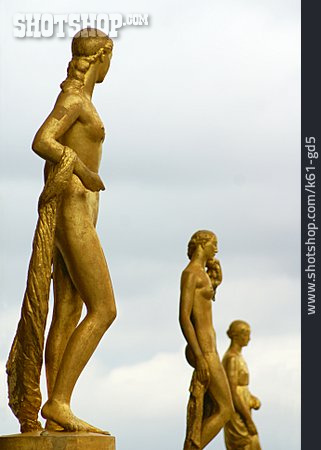 
                Statue, Frauenfigur, Palais De Chaillot                   