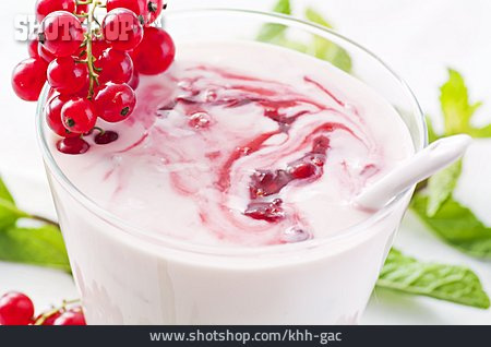 
                Johannisbeere, Joghurt, Fruchtjoghurt                   