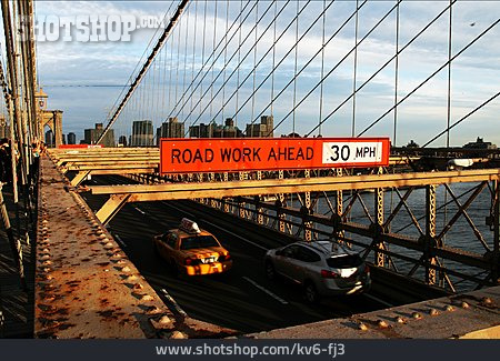 
                Shield, New York, Brooklyn Bridge                   