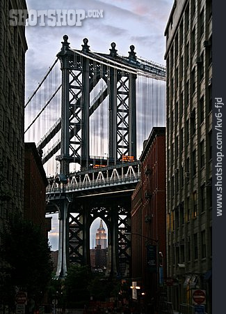 
                New York, Brooklyn, Manhattan Bridge                   