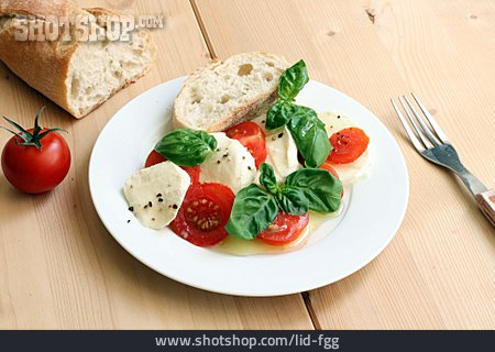 
                Salat, Tomaten, Mozzarella                   