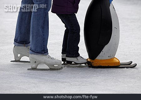 
                Wintersport, Schlittschuhlaufen, Eislaufhilfe                   