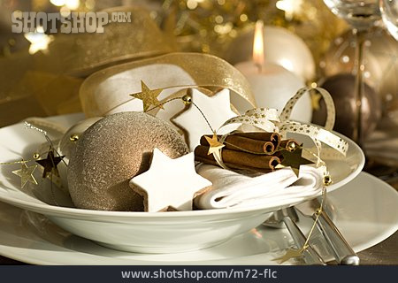 
                Weihnachtsdekoration, Tischgedeck, Weihnachtsessen                   