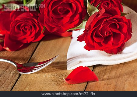 
                Valentinstag, Rosenblüte, Tischgedeck                   