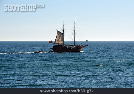 
                Segelboot, Holzschiff                   