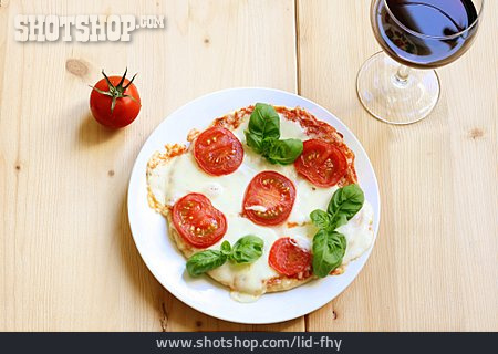 
                Rotwein, Pizza Margherita                   