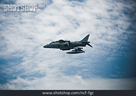 
                Kampfjet, Militärflugzeug                   