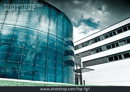 
                Glasfassade, Universität, Magdeburg                   
