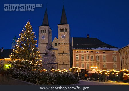
                Kirche, Weihnachtsmarkt, Marktplatz                   