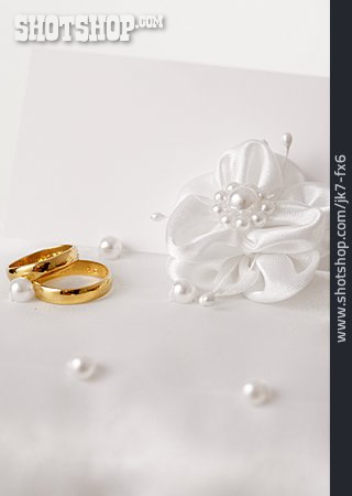 
                Hochzeit, Ehering, Kunstblüte                   
