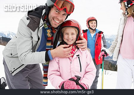
                Familie, Helm, Skiurlaub                   
