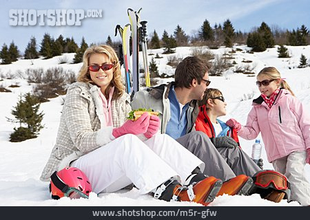 
                Familie, Skiurlaub, Winterurlaub                   
