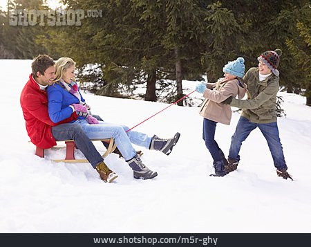 
                Schlitten, Familie, Ziehen, Winterspaziergang                   