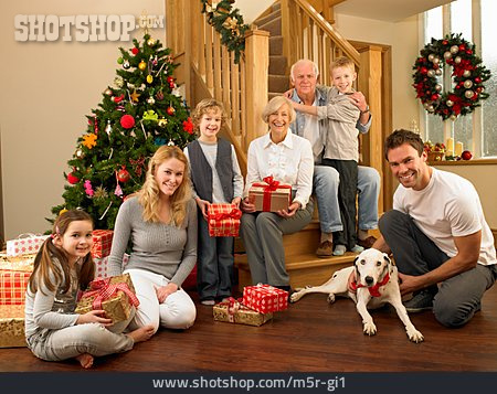 
                Weihnachten, Familie, Bescherung, Familienleben                   
