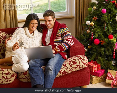
                Paar, Weihnachtseinkauf, Onlineshopping                   