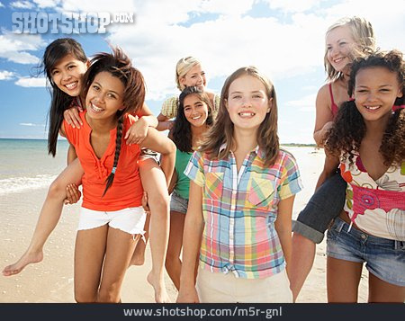 
                Teenager, Jugendliche, Freundschaft, Freundinnen, Clique                   