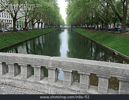 
                Kanal, Düsseldorf, Kö-graben, Königsallee                   
