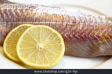 
                Seelachs, Roher Fisch, Zitronenscheiben, Seelachsfilet                   