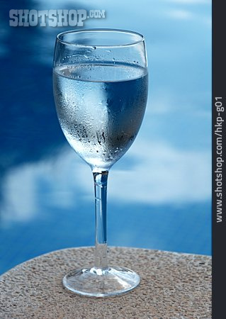 
                Wasser, Wasserglas, Weinglas                   