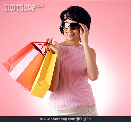 
                Frau, Einkauf & Shopping, Einkaufsbummel, Einkaufstüte                   