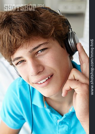 
                Junge, Teenager, Musik Hören                   