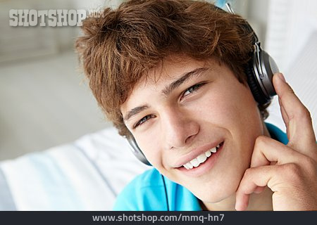 
                Junge, Teenager, Musik Hören                   